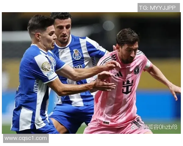 苏亚雷斯领衔进攻锋线足球巨星风采展现精彩瞬间