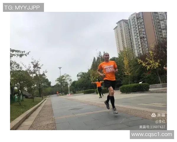 蓝蓝足球球星：突破自我与团队协作的完美结合，成就不凡的球场传奇